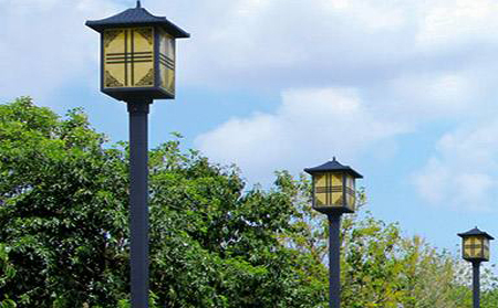 太阳能温宿庭院灯怎么选亮度与续航更耐用